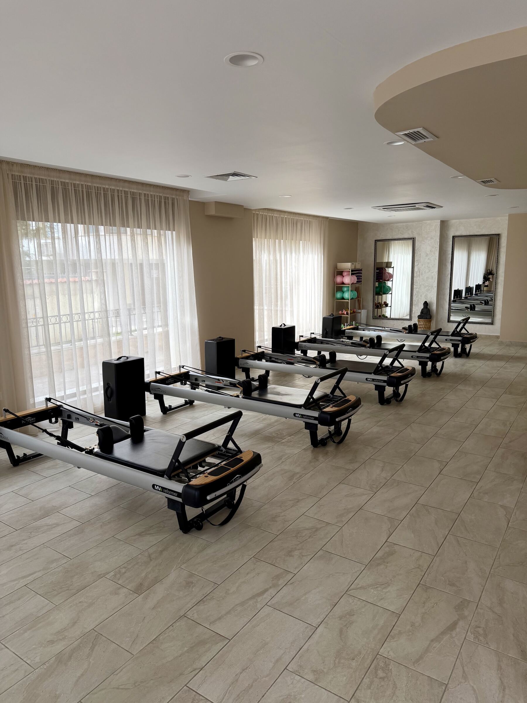 Peak Pilates MV реформъри в студио Pilates 111